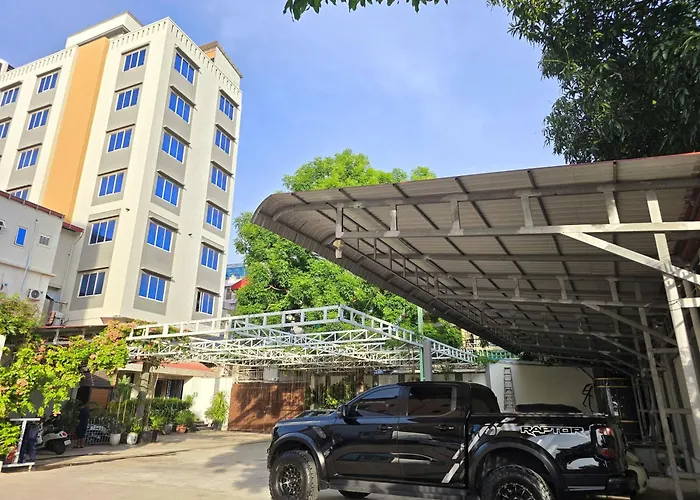 Joli Hotel